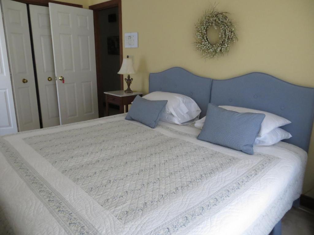 Cedar Gables Bed & Breakfast Bed & Breakfast Niagara-on-the-Lake Room photo